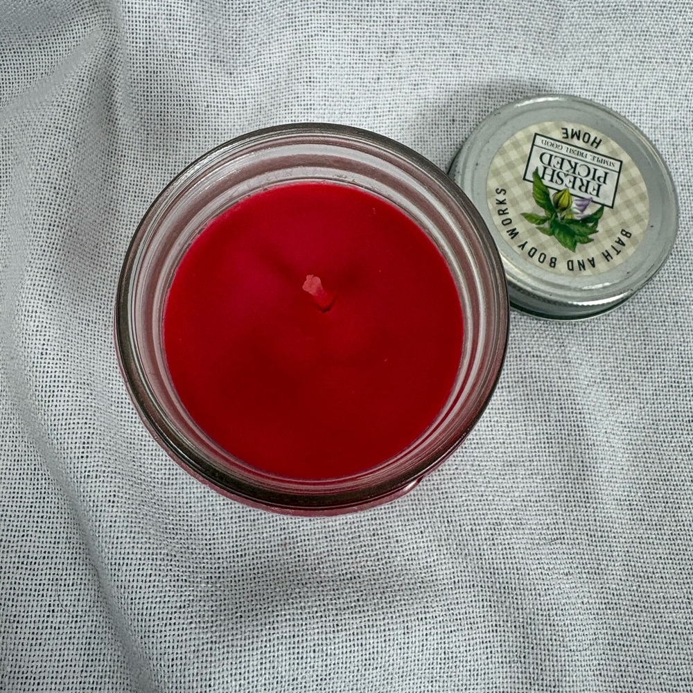 Bath & Body‎ Works Fresh Picked Garden Strawberry 🍓 Candle NEW - Picture 5 of 5